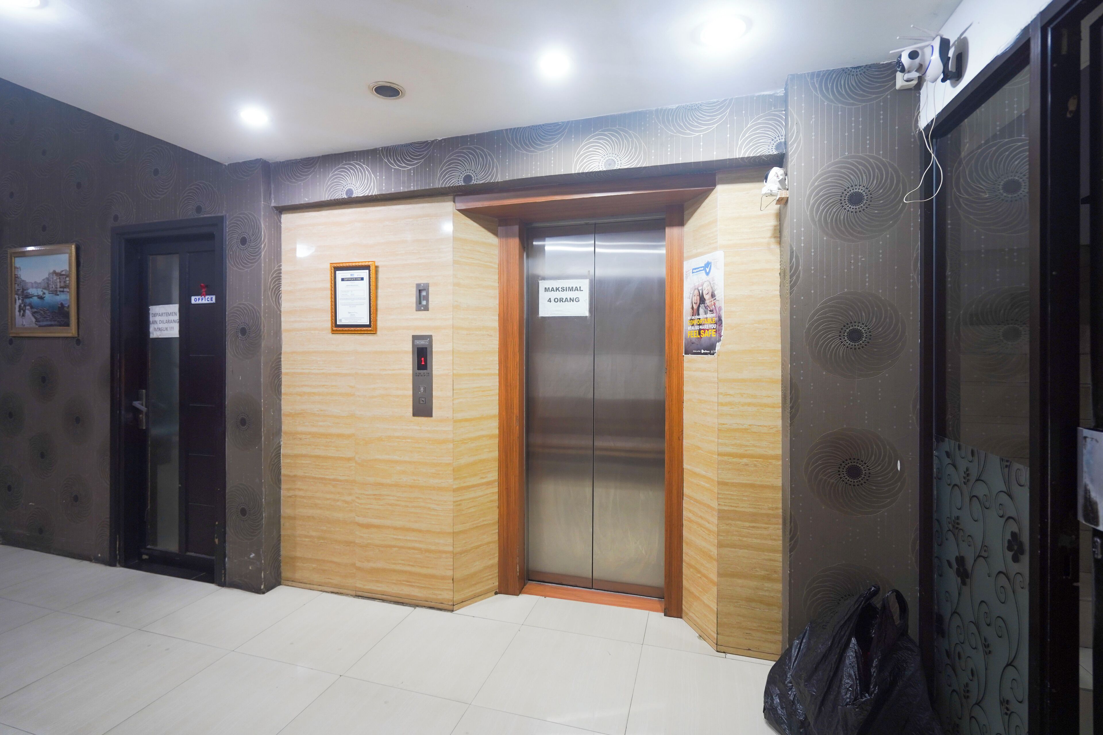An elevator with a sign indicating it is the fourth floor.