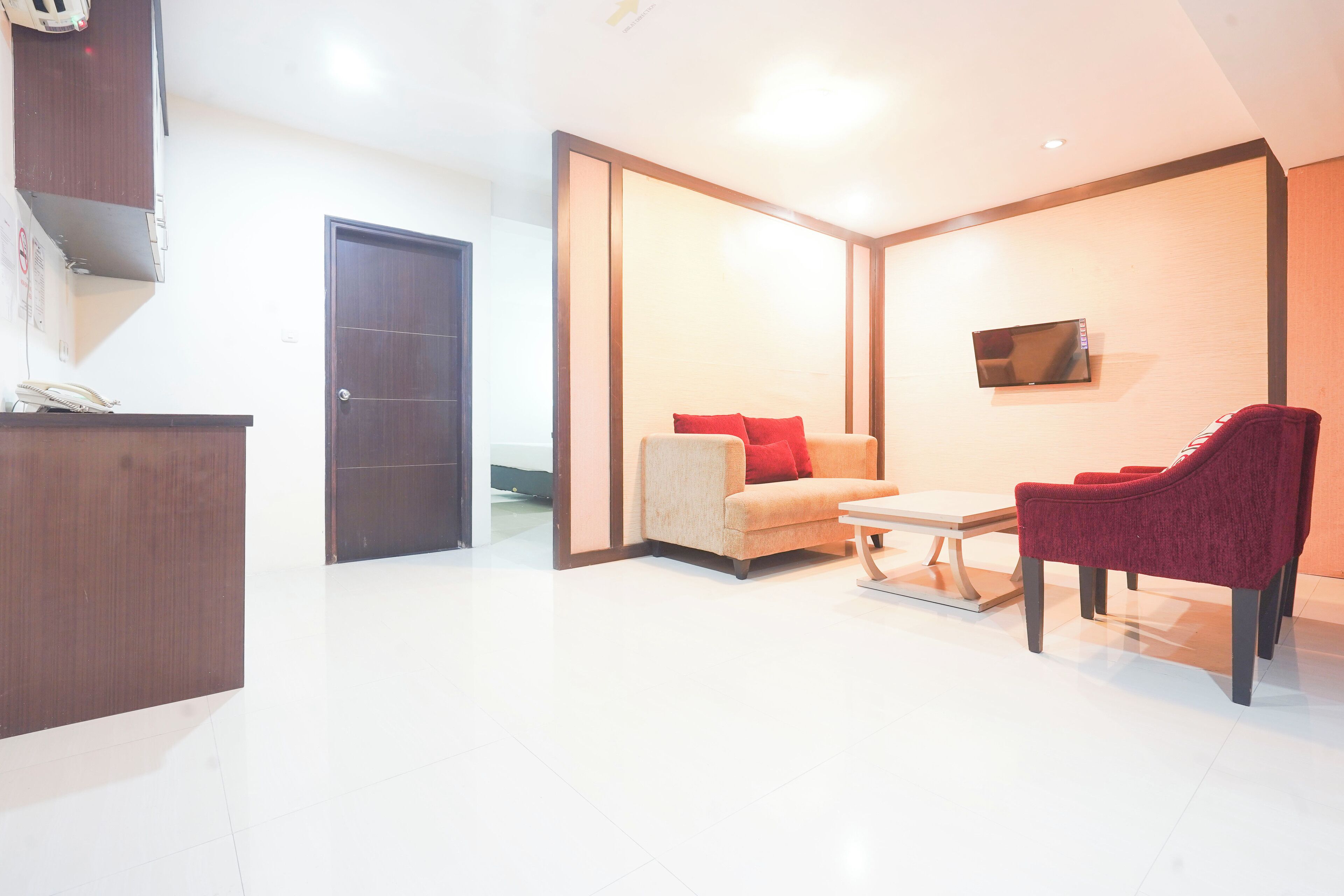 مكتب وواي فاي مجانًا وملاءات أسرّة