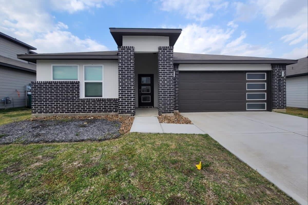 Gorgeous and Spacious 4 bed/3bath Home in