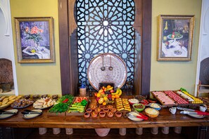 Gratis morgenmadsbuffet hver dag