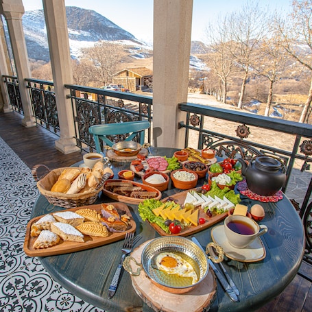 Free daily buffet breakfast . Knyazli Family Suites & Rooms