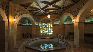 Una piscina al aire libre de temporada
