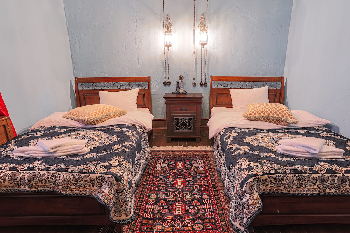 Chambre Standard avec lits jumeaux | 1 chambre, coffre-fort, décor unique, bureau