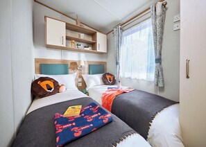 3 bedrooms - Stylish with a touch of luxury 12ft-wide caravan with one double and two twins. (Penhallow)