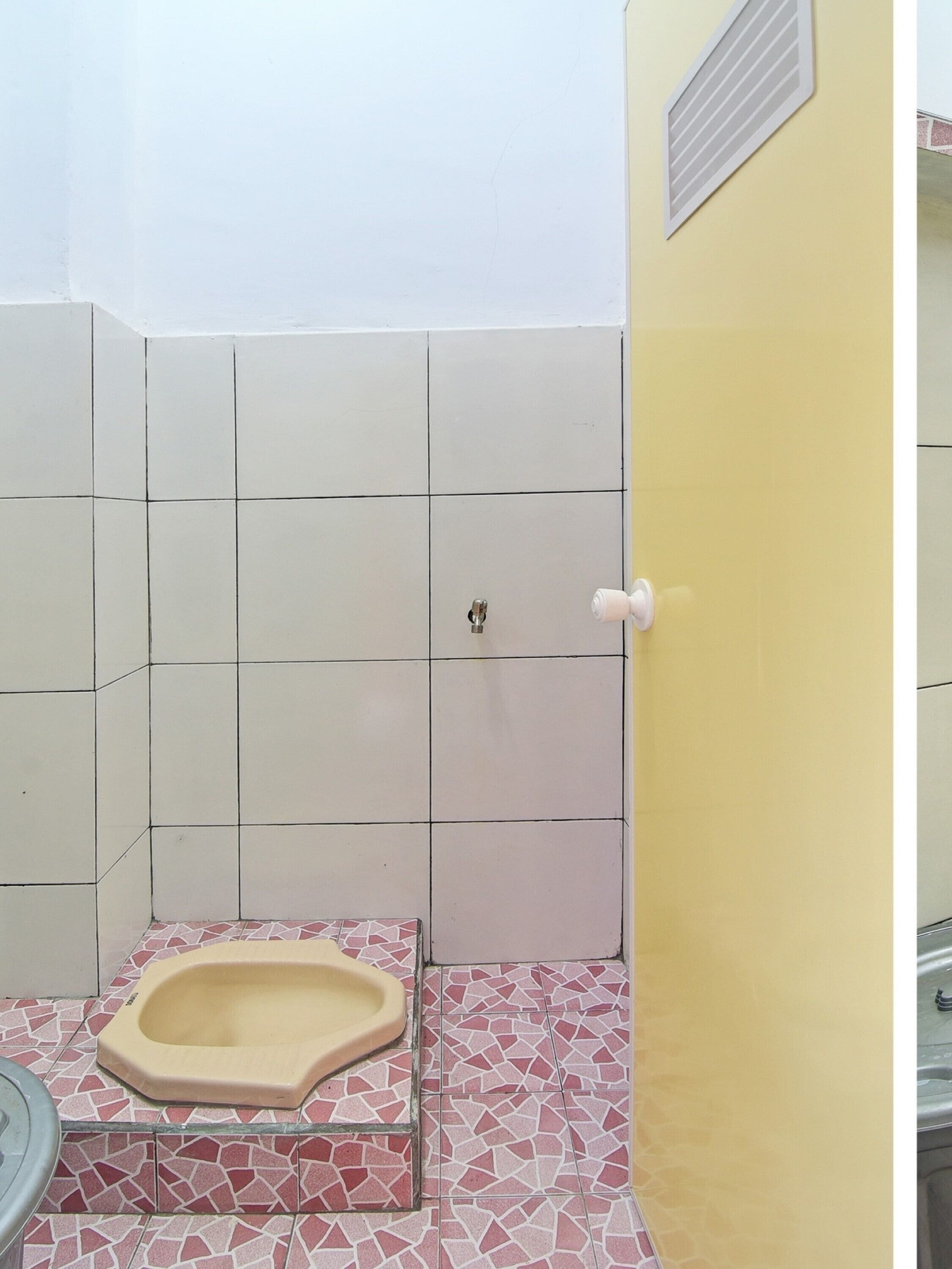 economy twin room | bathroom | shower, rainfall showerhead, towels, toilet paper