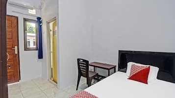 Kamar Single Ekonomi | Meja kerja, Wi-Fi gratis, dan seprai linen