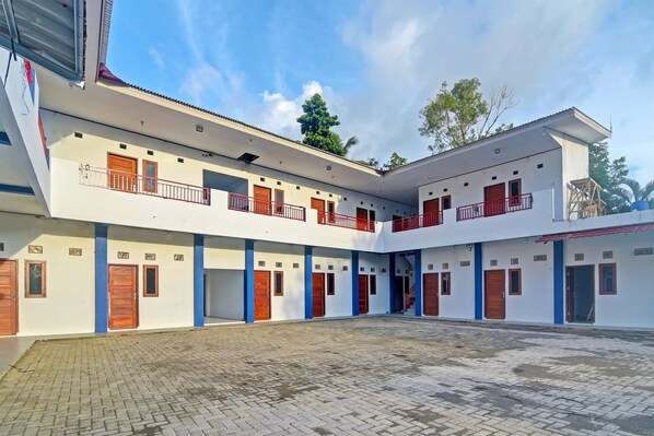 Exterior - Hotel O Cvictory Inn (Manado)