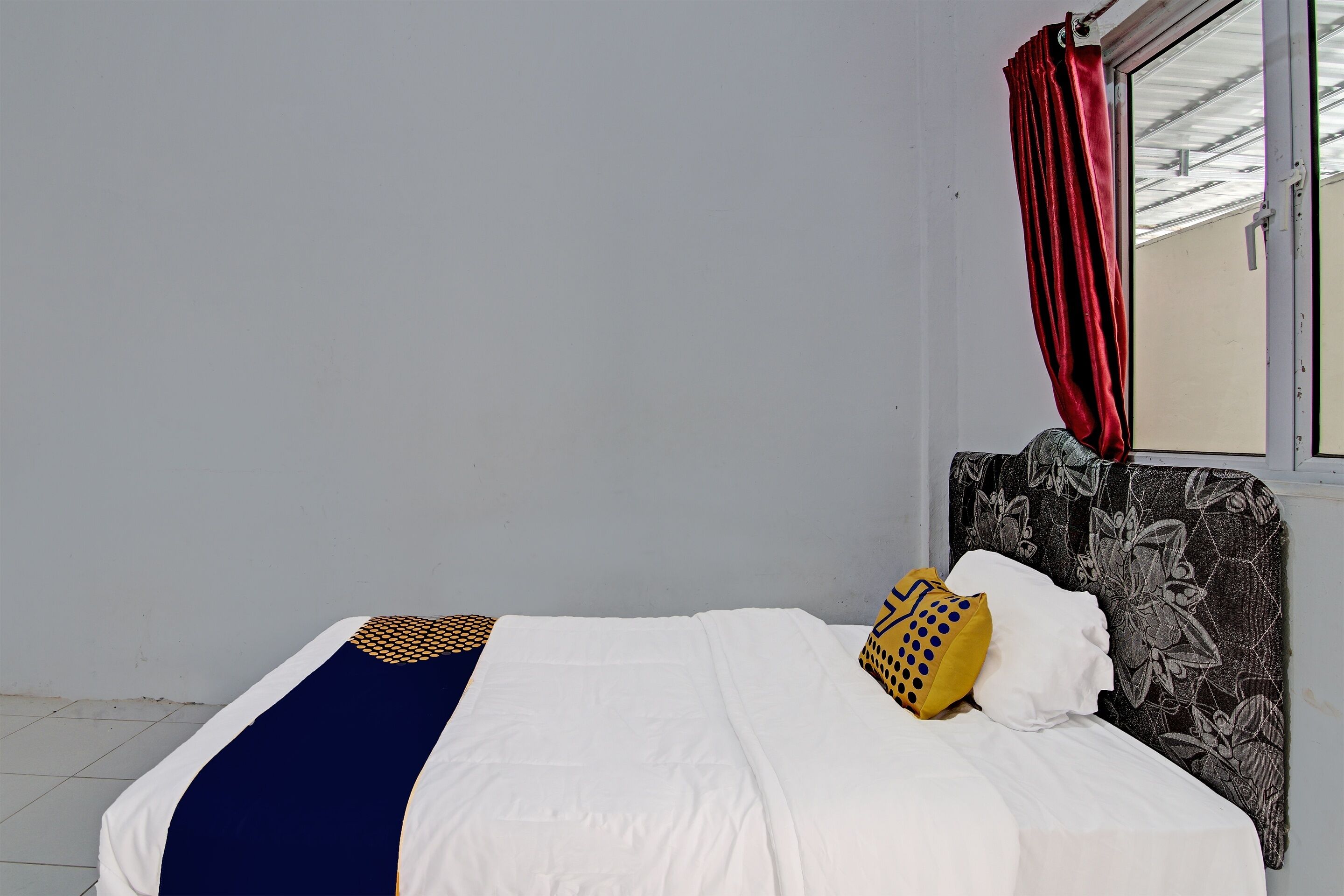 single room | 1 bedroom, desk, bed sheets