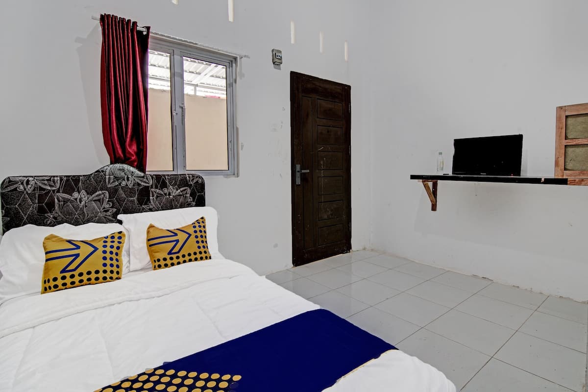 Double Room | Desk, bed sheets