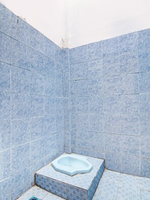 Single Room | Bilik Mandi | Pancuran mandi, hulu semburan mandi hujan, tuala disediakan 