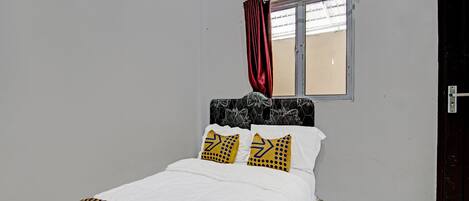 Quarto casal | Escrivaninha, roupa de cama