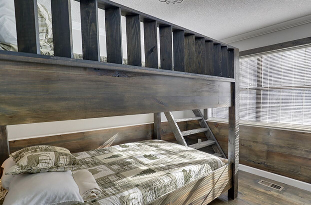 5 bedrooms, in-room safe, desk, iron/ironing board
