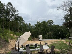 Outdoor dining - Dollywood fireworks view private pool spa sauna gym arcade!! Walk to Dollywood!! (Pigeon Forge)
