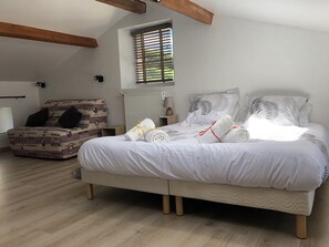 3 slaapkamers, een strijkplank/strijkijzer, reisbedje, gratis wifi