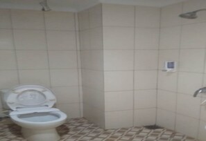 Deluxe Double Room | Bathroom | Shower, rainfall showerhead, towels, toilet paper - Hotel O Atika (Sarolangun)