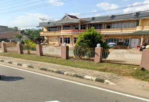 Front of property - Hotel O Atika (Sarolangun)