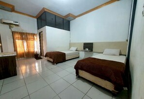 1 bedroom, desk, free WiFi, bed sheets