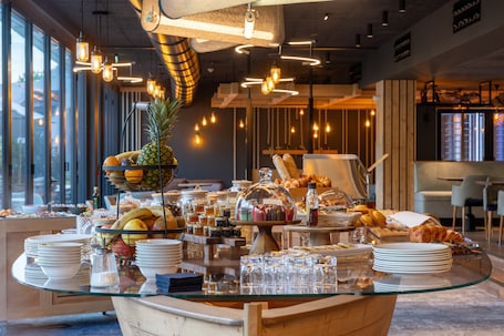 Daily buffet breakfast (EUR 18 per person)