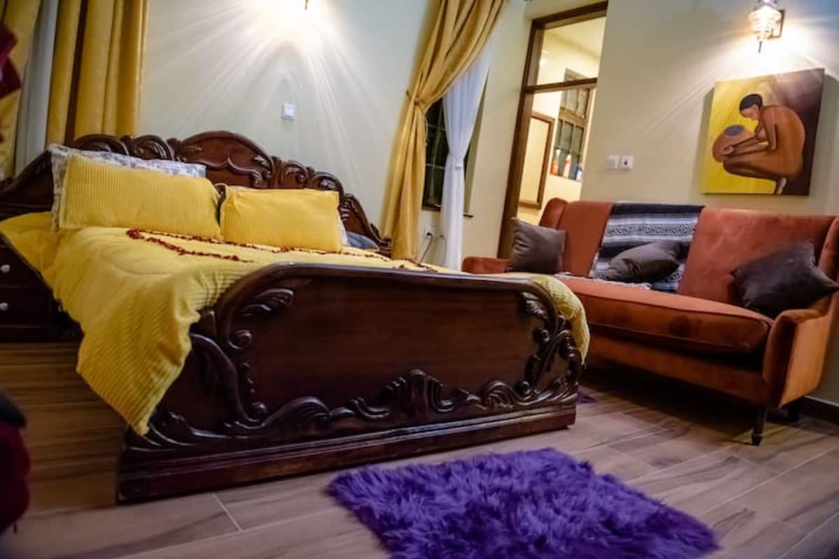 Desk, laptop workspace, free WiFi, bed sheets