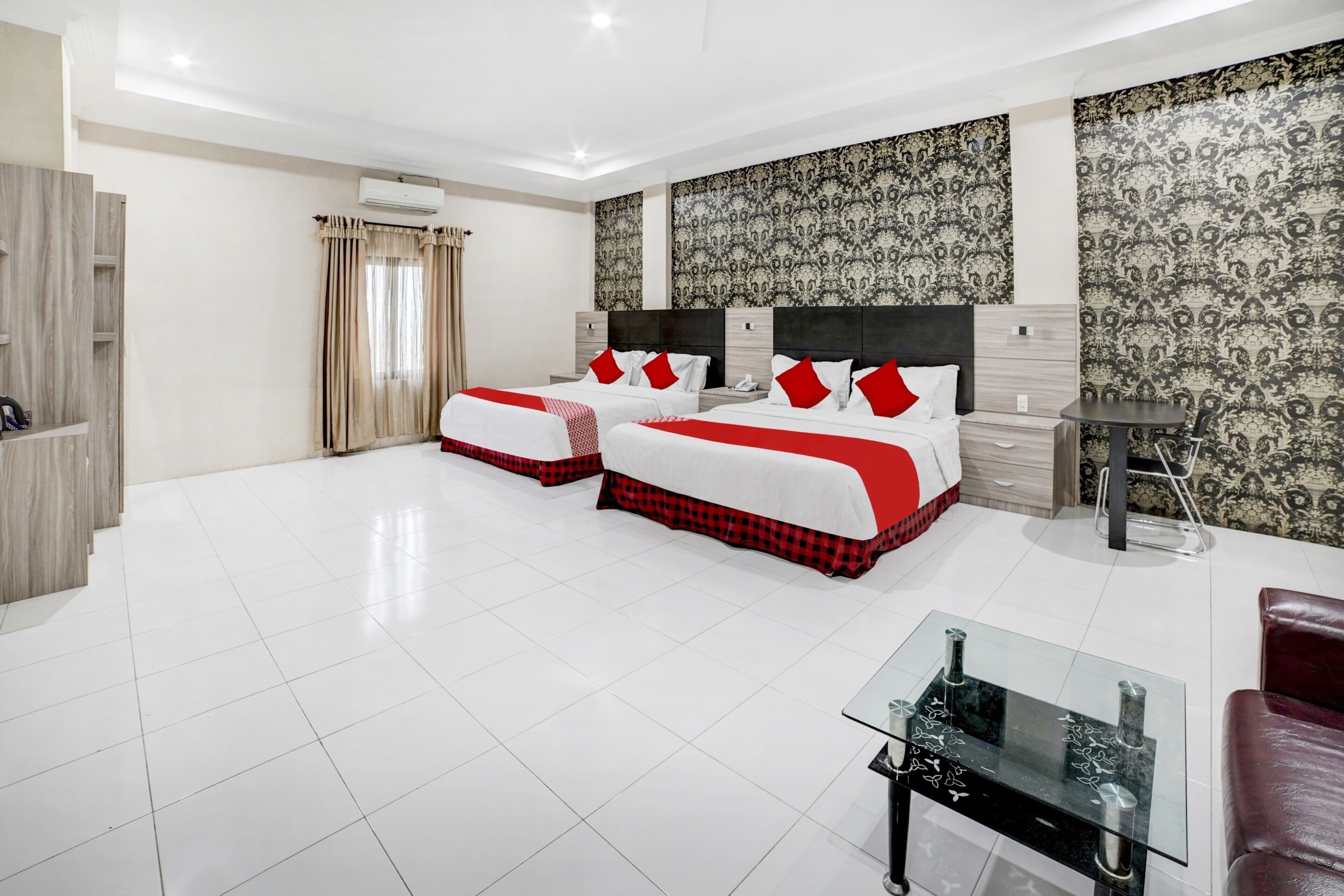 Family Suite | Desk, free WiFi, bed sheets