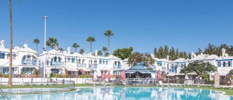 حمّام سباحة خارجي