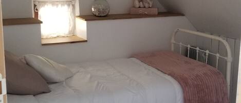 3 slaapkamers, een strijkplank/strijkijzer, reisbedje, wifi