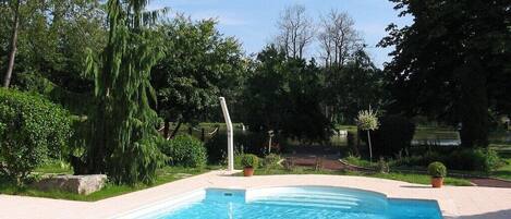 Piscine extérieure, piscine chauffée