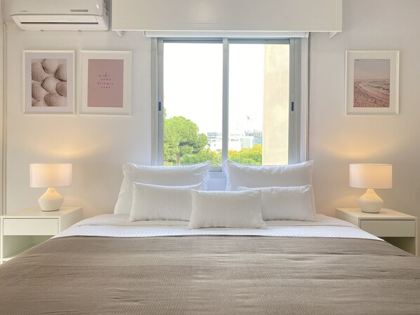 Appartement luxueux | Vue de la chambre