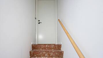 Apartment, 2 Bedrooms, Balcony | Front of property