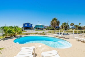 Casa, 3 habitaciones, piscina privada, vistas a la piscina | Piscina | Una piscina al aire libre