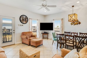 House, 3 Bedrooms, Private Pool, Pool View | Living area | Books
