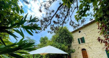 Umbrian Paradise Contains 5 Bedrooms With Private Pool and Stunning Views