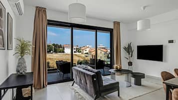 Apartment, 2 Bedrooms, Balcony, City View | Living area