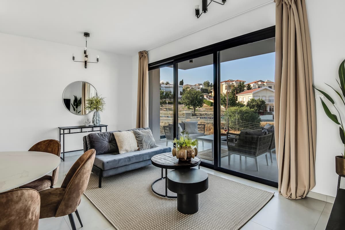 Apartment, 3 Bedrooms, Balcony, City View | Living room