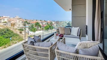 Apartment, 2 Bedrooms, Balcony, City View | Exterior