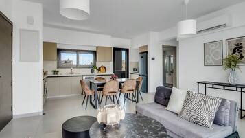 Apartment, 2 Bedrooms, Balcony, City View | Living area