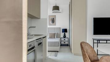 Studio, Balcony, City View | Dining