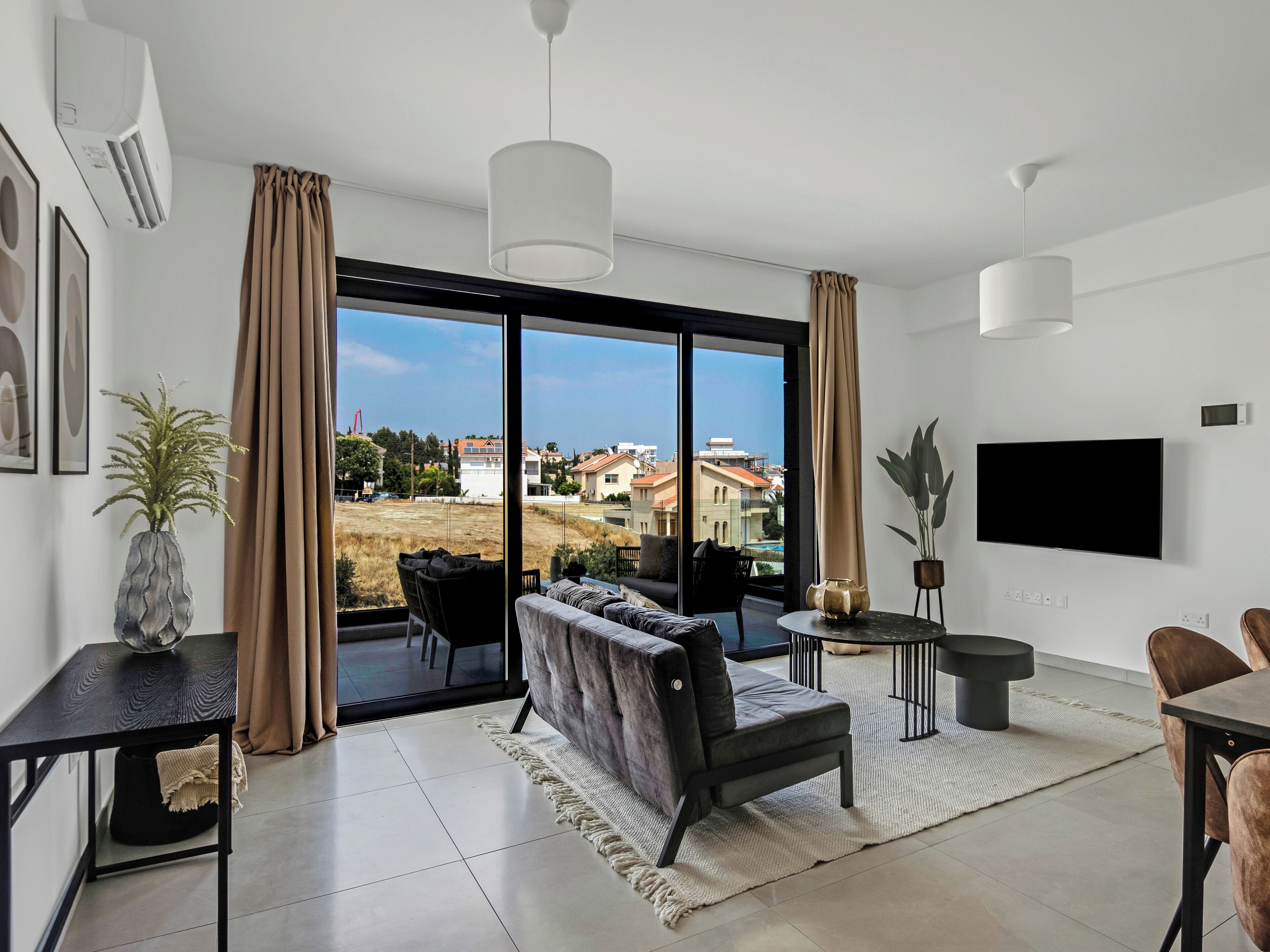 Apartment, 2 Bedrooms, Balcony, City View | Living area