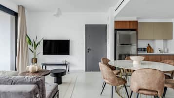 Apartment, 3 Schlafzimmer, Balkon, Stadtblick | Wohnzimmer