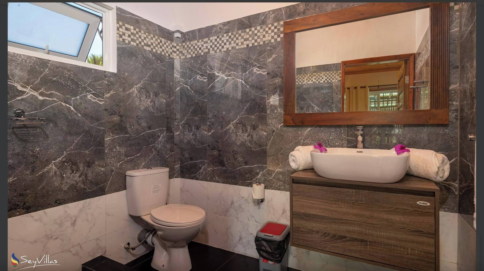 Room, 2 Bedrooms, Smoking, Balcony | Bathroom