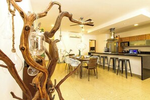 Apartment, 2 Bedrooms, Accessible | Dining
