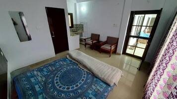 Studio, 1 Bedroom, Smoking, Balcony