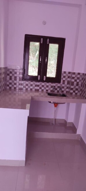 Studio, 1 Bedroom, Smoking, Balcony | Dining room