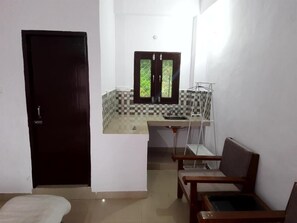 Studio, 1 Bedroom, Smoking, Balcony - Jfr Studio Apartments Kausani (Garur)