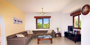 Vila, 4 quartos, para fumantes, piscina particular | Área de estar