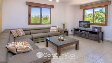 Villa, 4 Bedrooms, Smoking, Private Pool | Living area