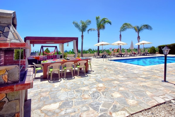 Villa, 4 chambres, fumeur, piscine privée | Piscine | Piscine extérieure