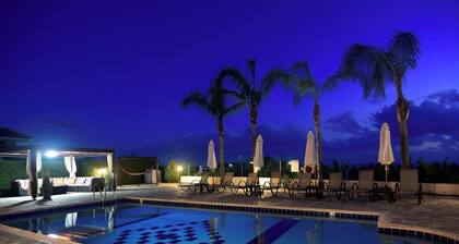 Family Villa Short Walk To Coral Bay Strip 5 Min and Pub, Shops etc