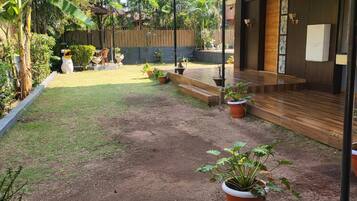 Apartment, 5 Bedrooms, Accessible, Smoking | Property grounds