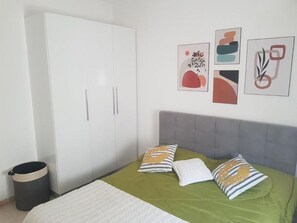 Apartamento, 2 quartos, acessível, sacada | 2 quartos, escrivaninha